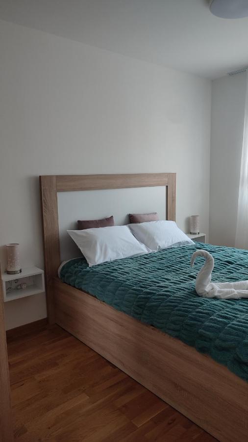 Apartmani Stari Aerodrom Podgorica Esterno foto