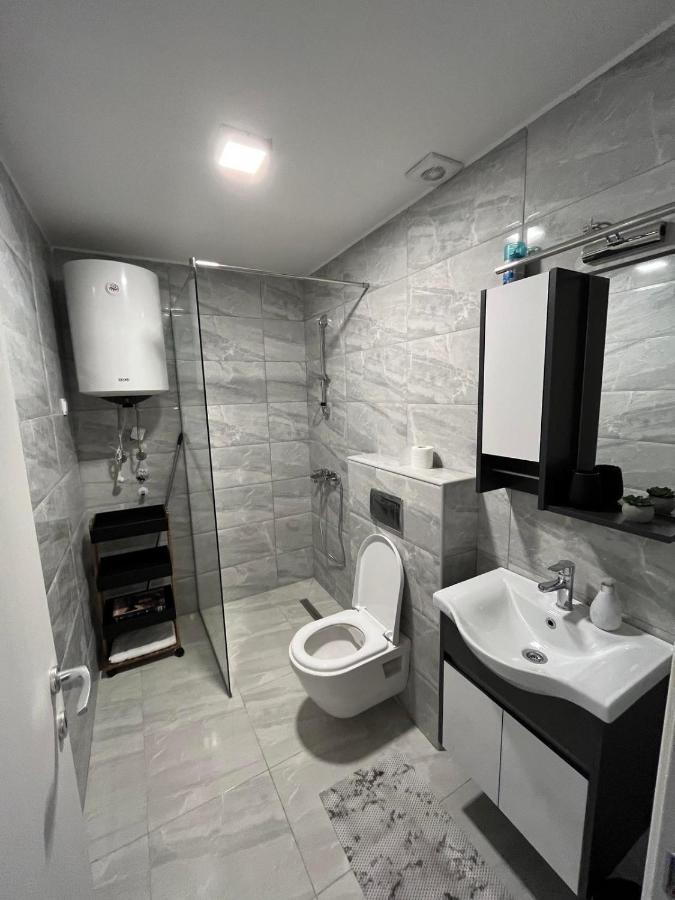 Apartmani Stari Aerodrom Podgorica Esterno foto