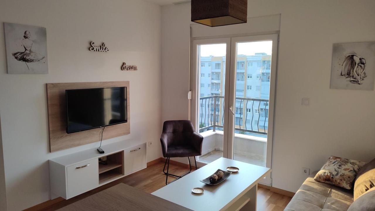 Apartmani Stari Aerodrom Podgorica Esterno foto