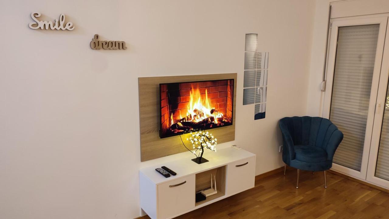 Apartmani Stari Aerodrom Podgorica Esterno foto