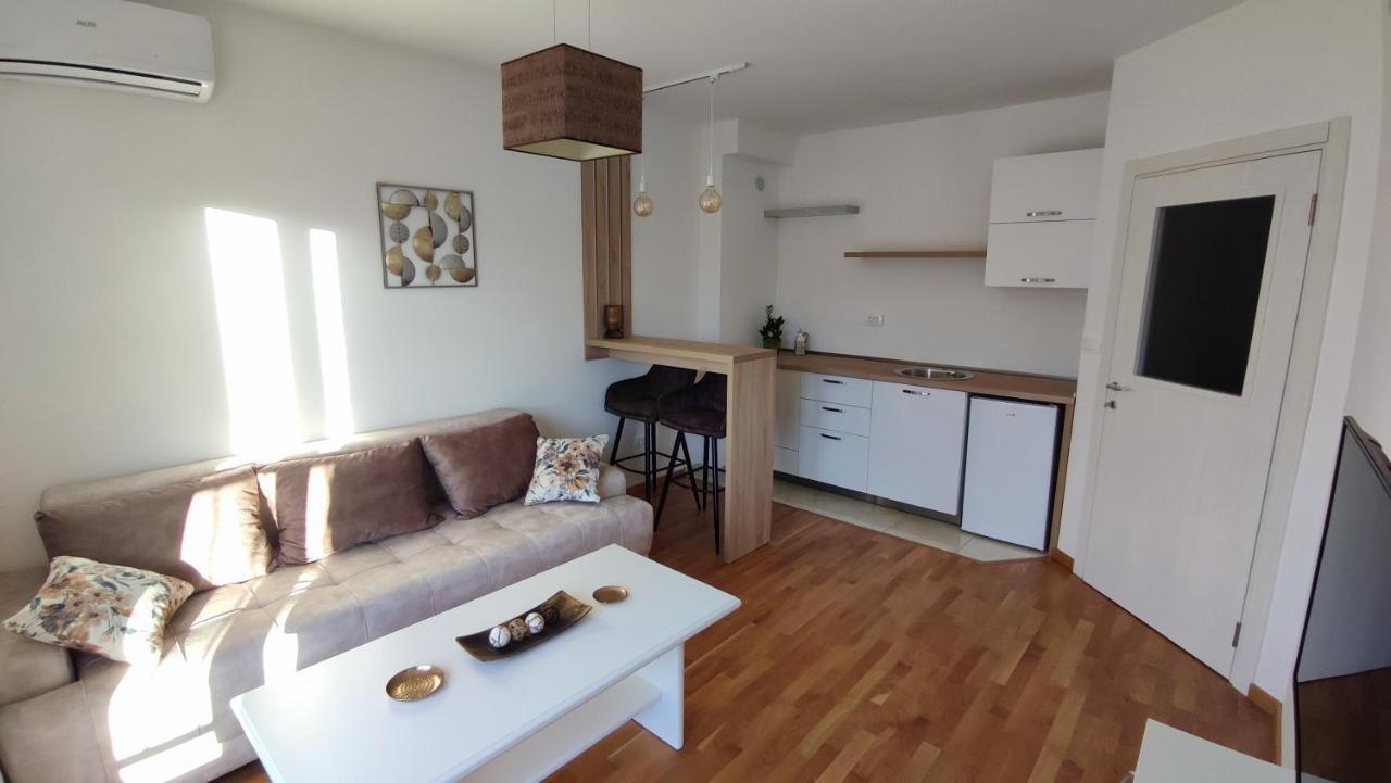 Apartmani Stari Aerodrom Podgorica Esterno foto